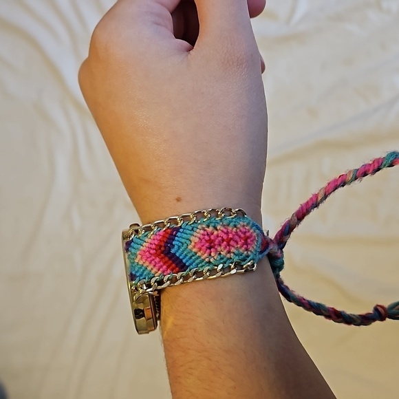 🪅 Artisanal Friendship Bracelet Watch - Picture 7 of 8